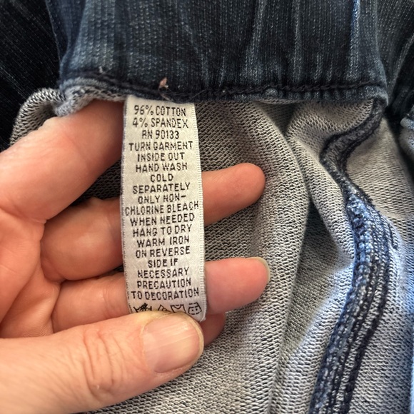 Quacker Factory Straight Stretch Blue Jeans Elastic Waist Rhinestone Heart - Picture 8 of 8